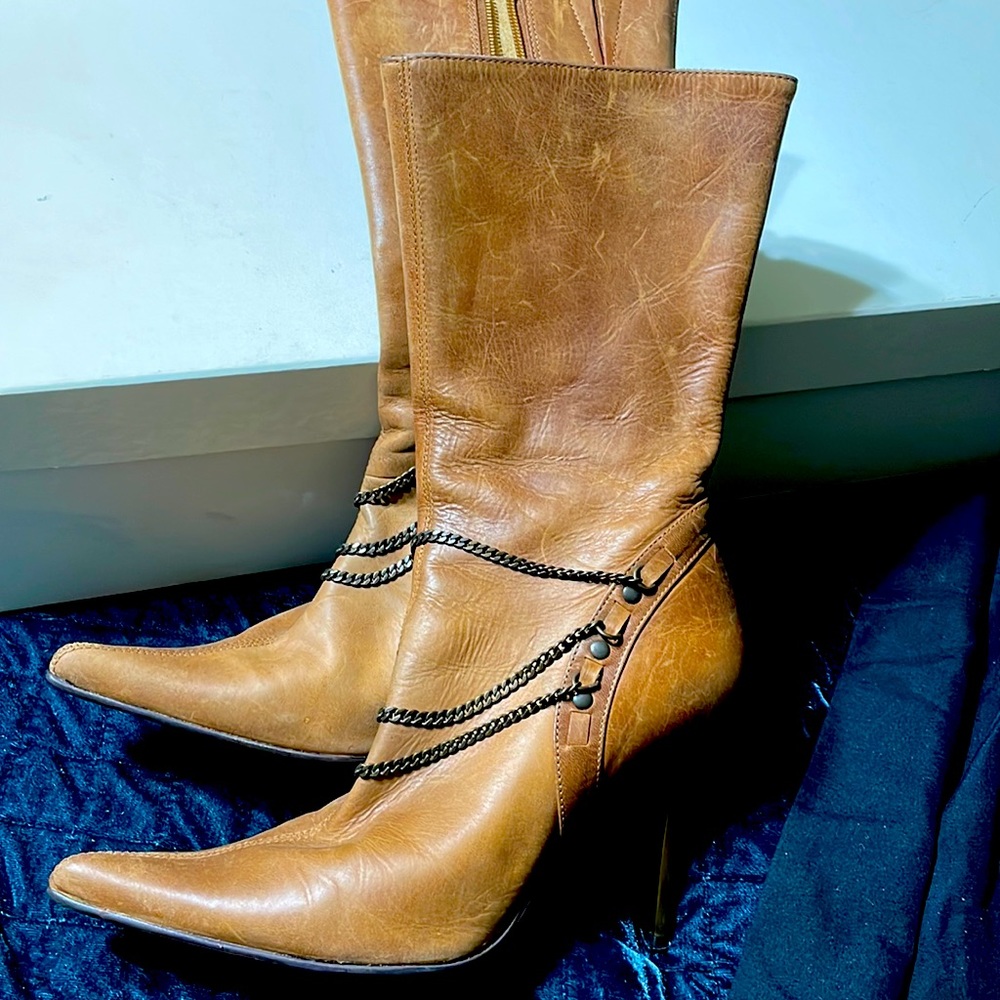 Steve Madden tan boots! Metallic heels! Great details!